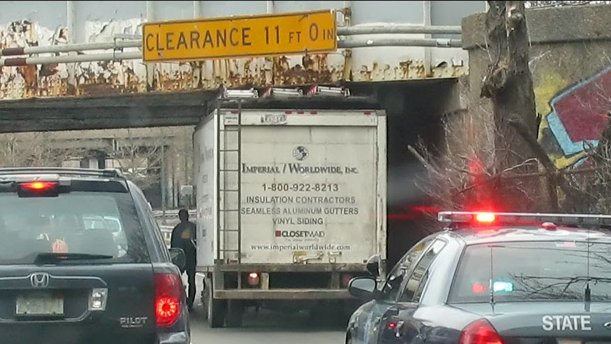 FMCSA increase fines - Image of Truck in city